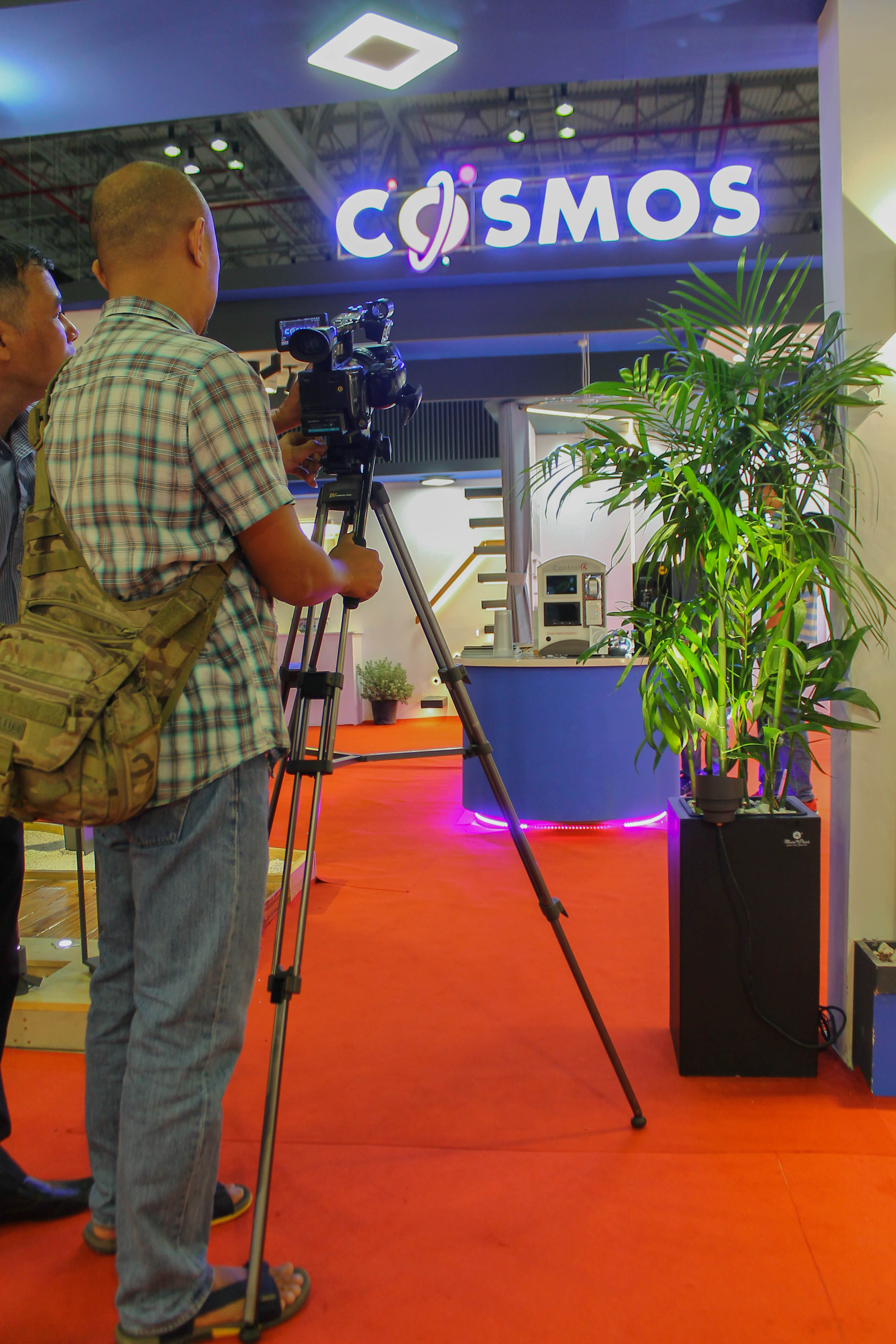 dai-truyen-hinh-htv-phong-van-cosmos-lighting